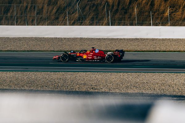 Hamilton crashes in second Ferrari F1 test