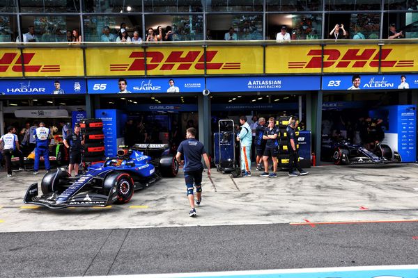 Sainz feels Ferrari habits are hampering him at Williams