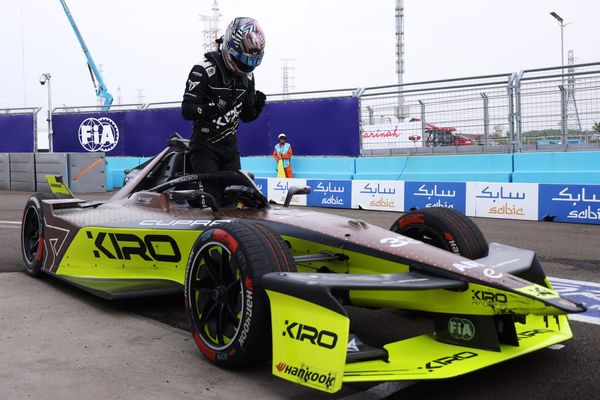 Ticktum takes first Formula E win as Dennis + De Vries clash
