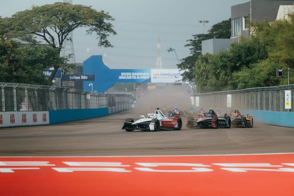 Controversial Dennis-De Vries clash brings drivers' fears to surface