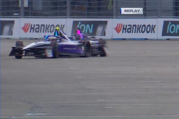 Warring Porsche team-mates in 'unacceptable' practice collision