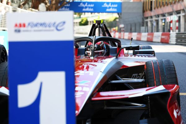 First Formula E win in years for De Vries and Mahindra