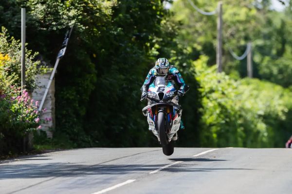 Michael Dunlop takes part in the 2025 Superbike TT race