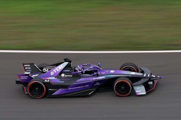 Wehrlein revives Porsche's title bid with wet Shanghai win