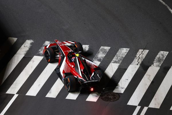 Nine-driver Formula E title decider set up by wild Tokyo race