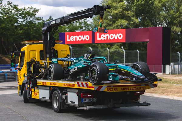 B-spec Aston Martin breaks down in F1 practice debut