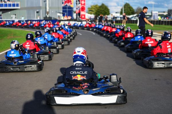 Verstappen beats 100 karters (from the back) in Red Bull event