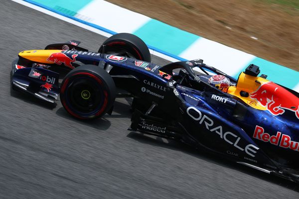 Verstappen beats upgraded Mercedes in Sepang practice one
