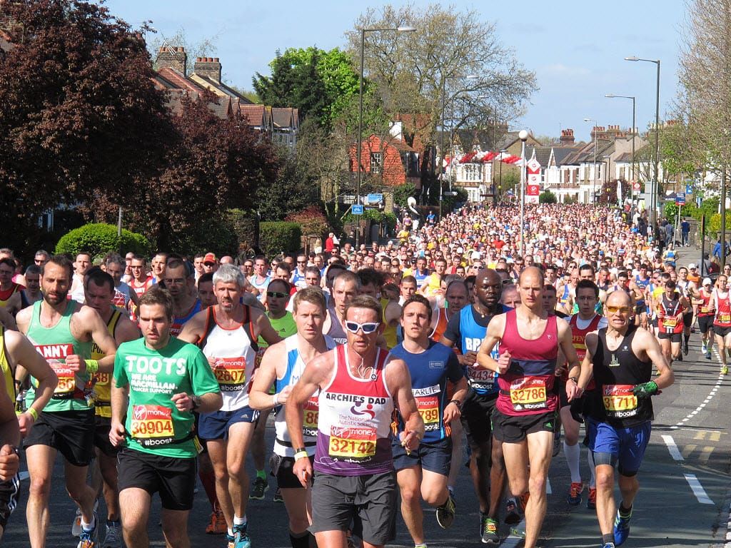 Crowds of runners at the London Marathon