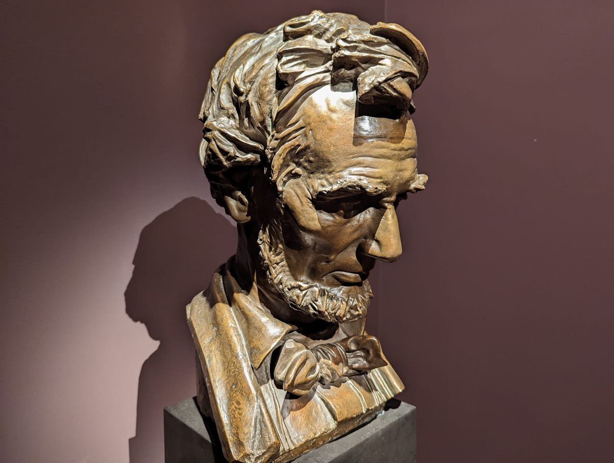 Sculpture bust of Abraham Lincoln in profile