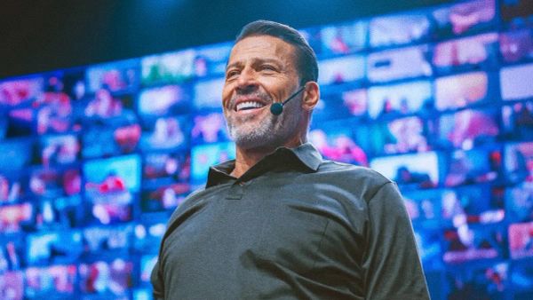 Los 5 hábitos diarios que, según Tony Robbins, comparten las personas más exitosas