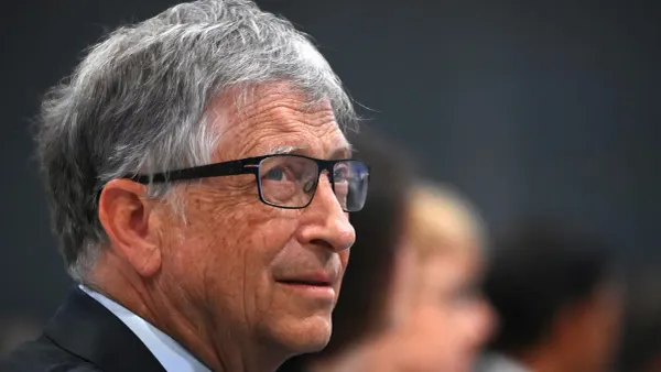 El plan de Bill Gates ante el avance de la IA: impuestos a robots y trabajos protegidos