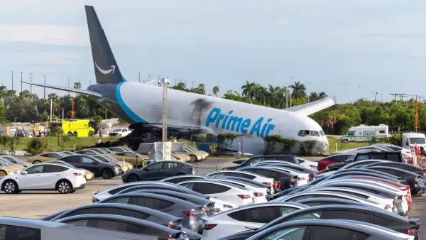 Un avión de carga de Amazon se salió de la pista en Miami y dejó al menos cinco muertos