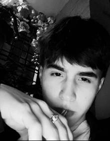 Imagen que contiene persona, interior, joven, foto

El contenido generado por IA puede ser incorrecto.