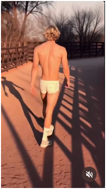 Shaking along the way, one of the most beautiful asses....WOW