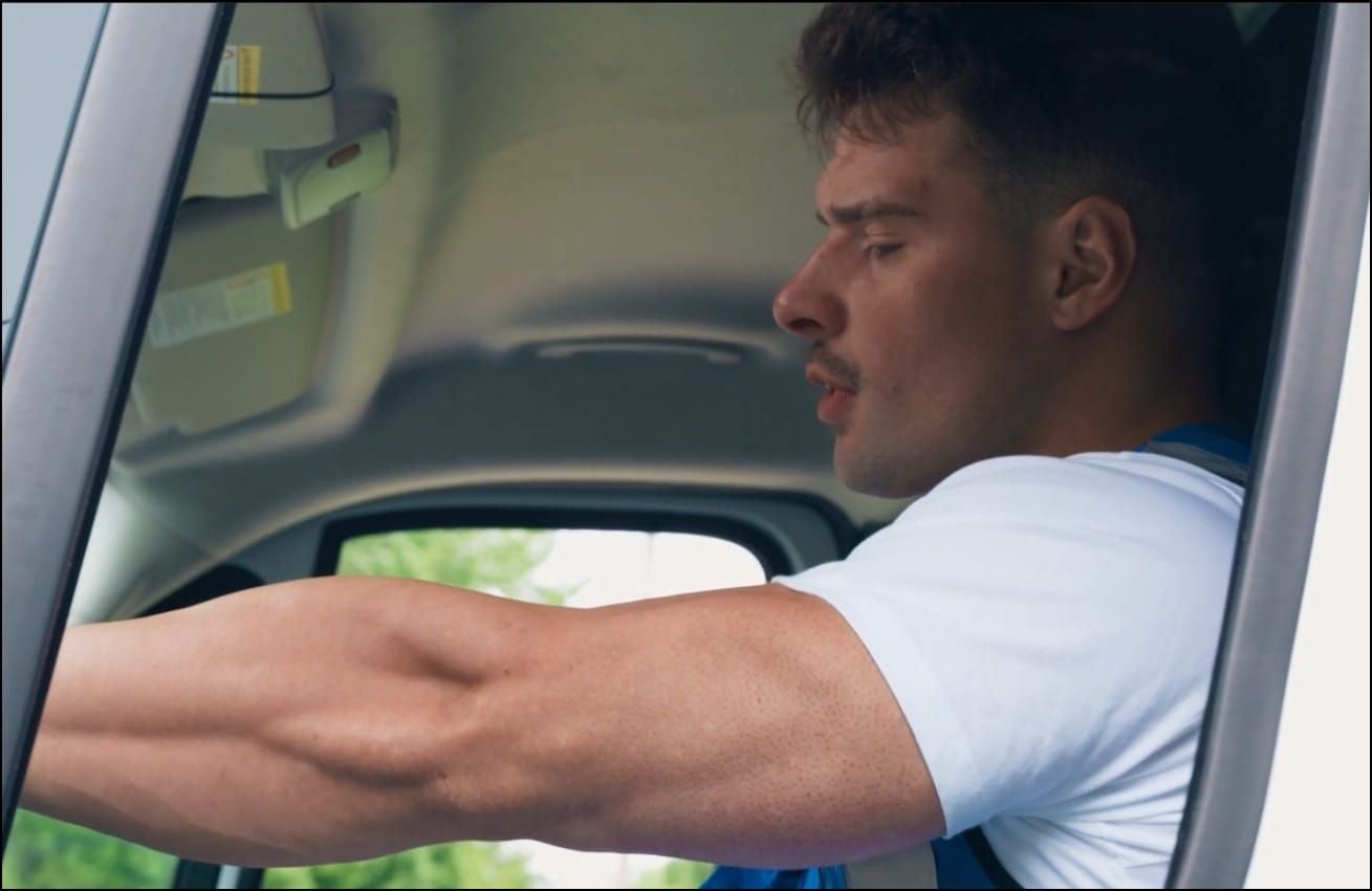  A magnificent stallion ! I found myself at the height of his groin and I had a blow to my heart