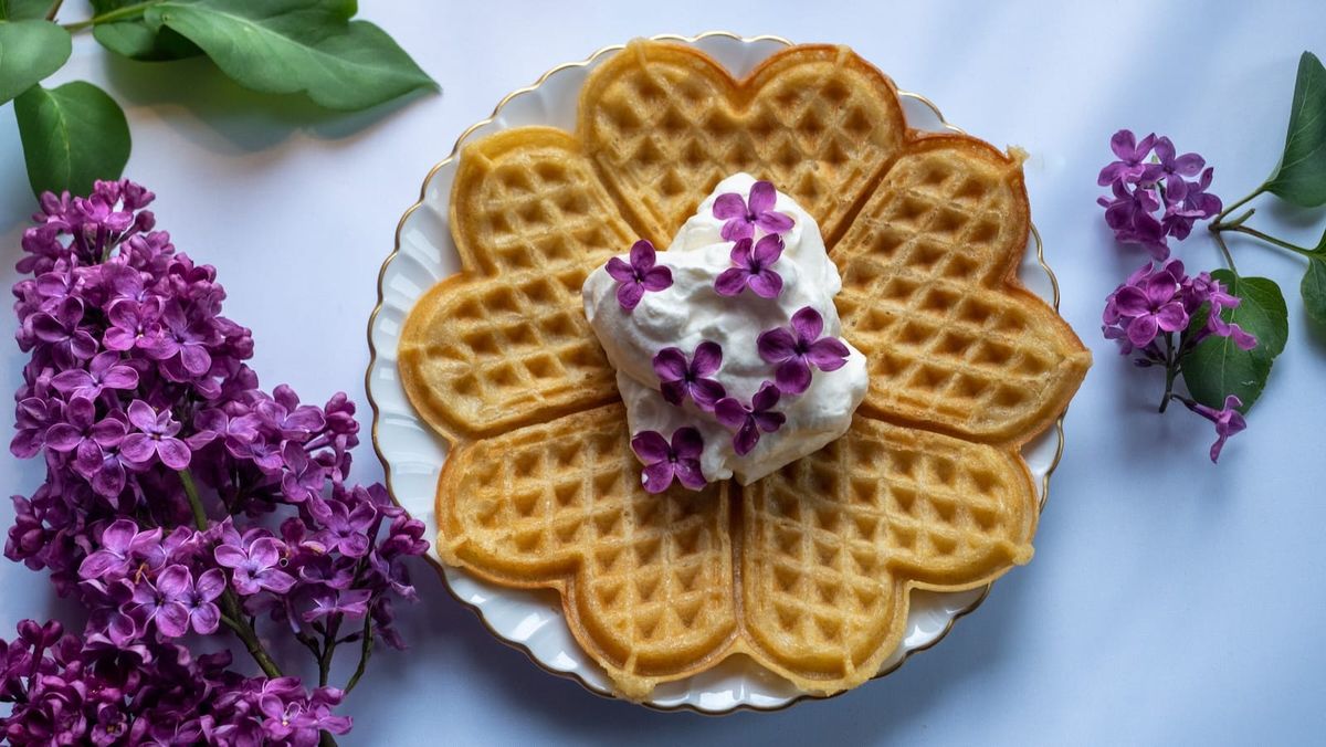 Przepis na tradycyjne norweskie wafle (*vafler*) ze 100-letniej książki kucharskiej 🧇🇳🇴