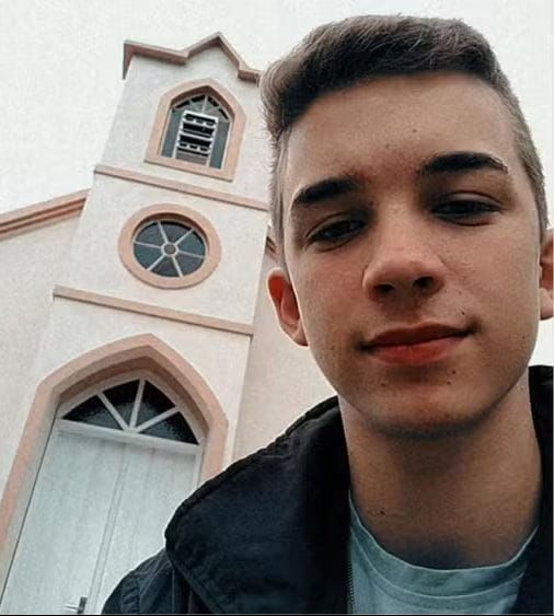 O jovem que construiu uma capela e segue rumo ao sacerdócio