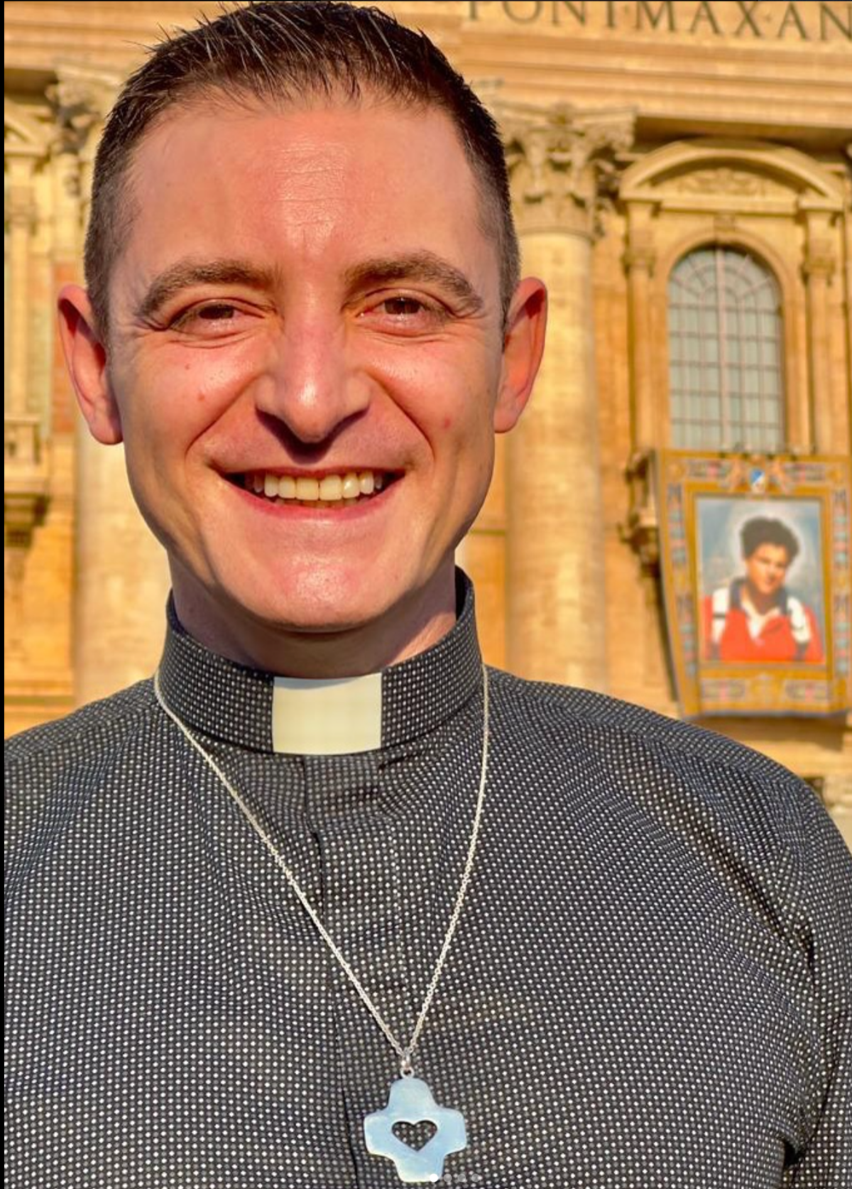 “Sou Lázaro ressuscitado”: Padre curado da mesma leucemia de Carlo Acutis celebra canonização em Roma