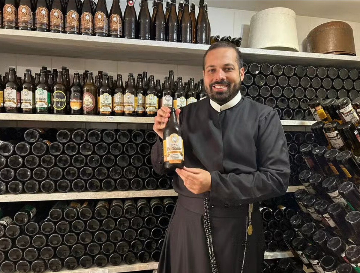 Cerveja feita no porão de igreja centenária em Minas é eleita a melhor do mundo