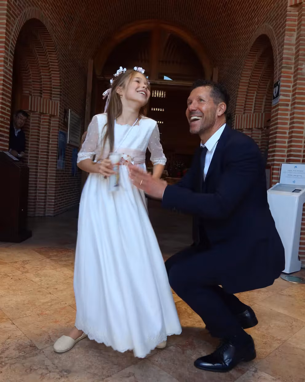 Diego Simeone celebra Primeira Comunhão da filha: “Hoje celebramos teu compromisso com Deus”