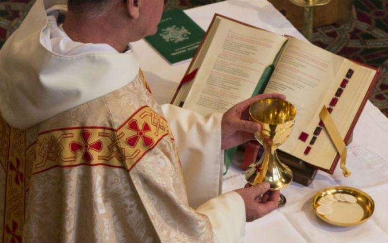 Não participar da missa dominical, sem uma causa justa, é pecado grave!
