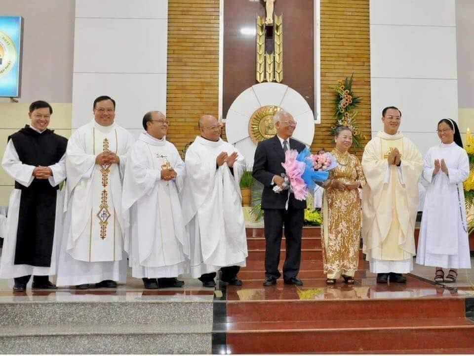 Conheça família de 6 filhos em que 5 são padres e 1 é freira