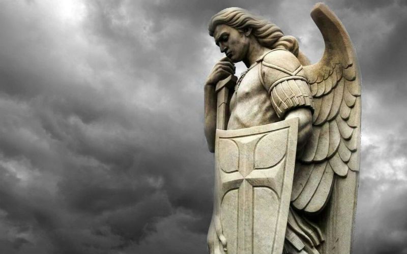 Em resposta à crise da Igreja, Bispos dos EUA pedem que rezem a São Miguel depois das missas