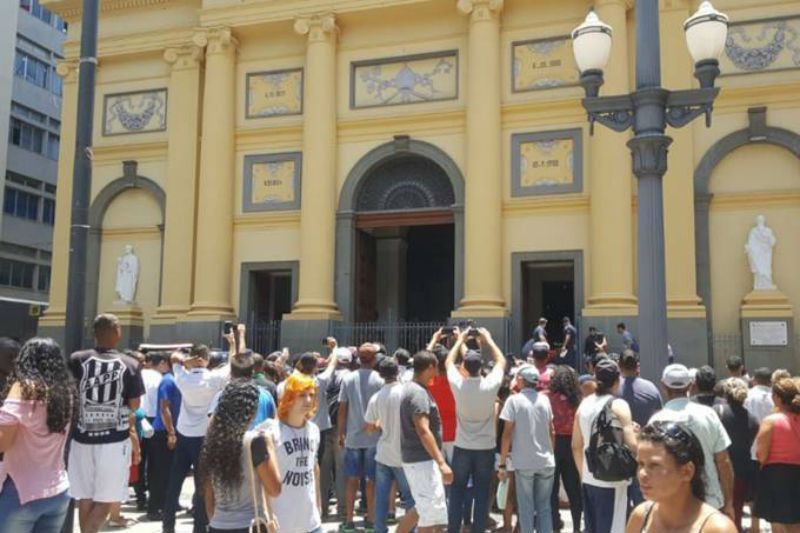Homem invade Catedral de Campinas e atira em fiéis enquanto rezavam