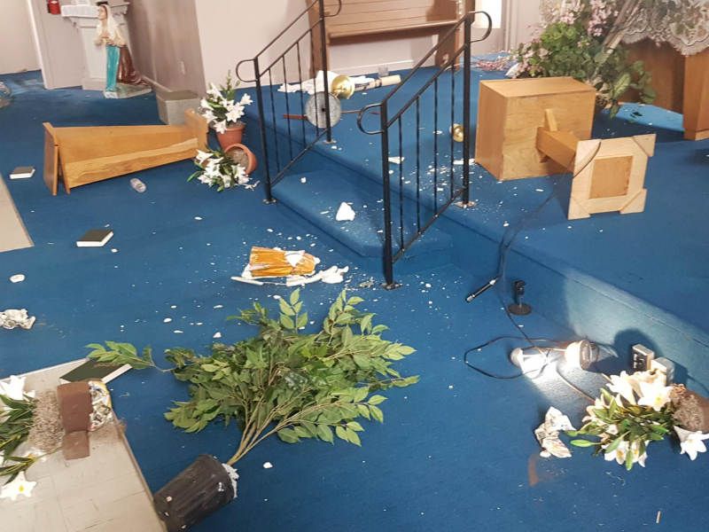 Igreja Católica é atacada por vândalos no Canadá