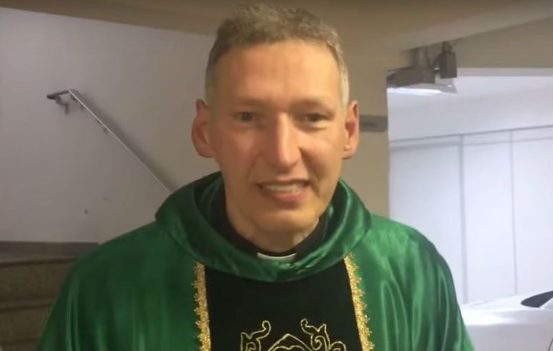 Padre Marcelo Rossi conta que Nossa Senhora pisou na cabeça da serpente e o protegeu do Mal