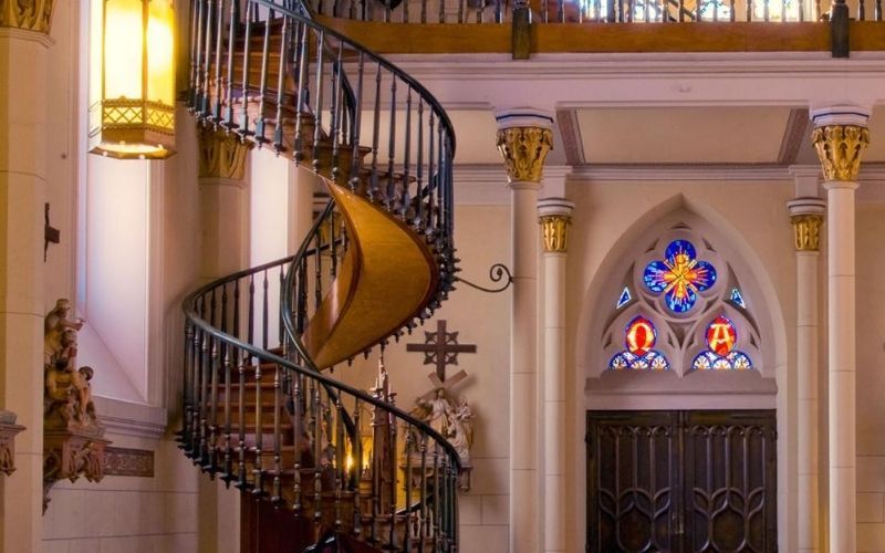 A incrível história da escada milagrosa construída por... São José?