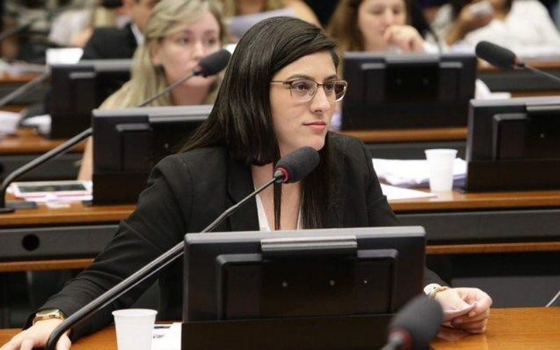 Deputada católica rebate argumento pró-aborto em entrevista ao vivo: "A vida humana é inegociável"