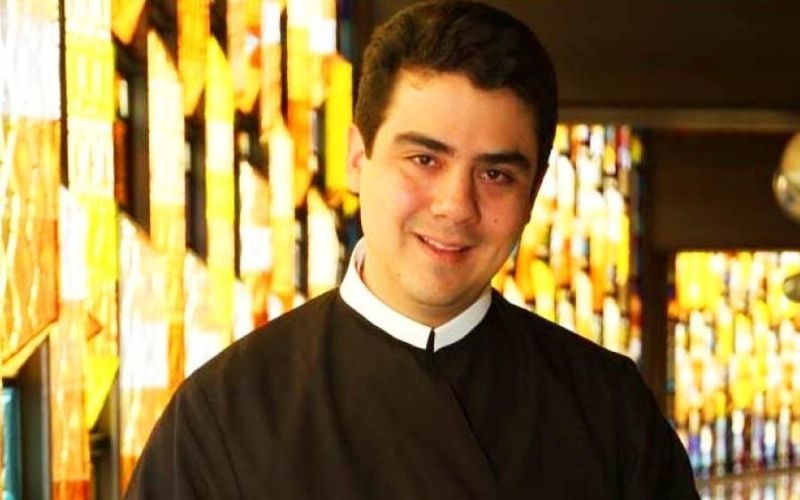 Padre Robson é proibido de exercer ministério sacerdotal e aparecer em programas de TV temporariamente