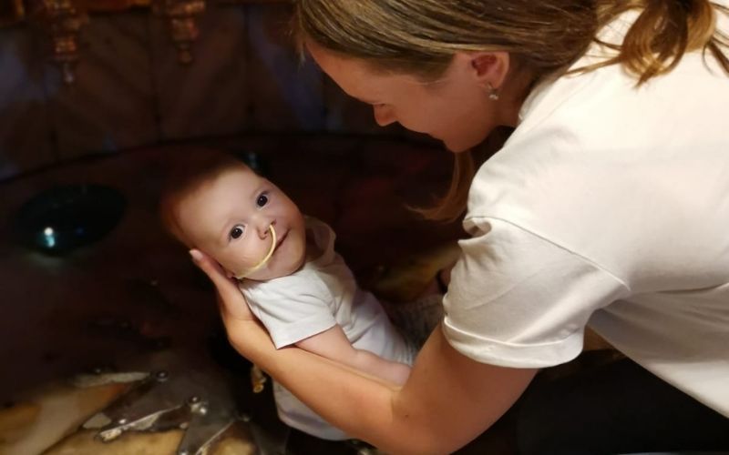 A comovente história da bebê que foi levada ao lugar onde Jesus nasceu