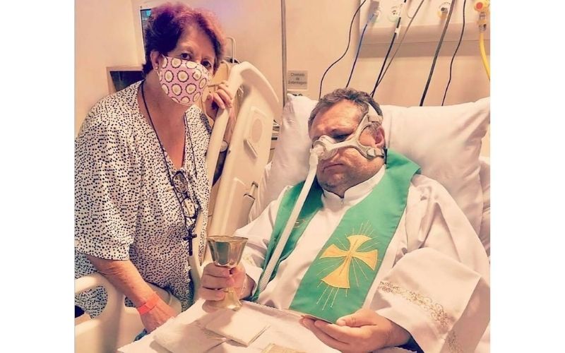 Testemunho de fé: Mesmo na UTI, Padre Márlon celebra missa todos os dias