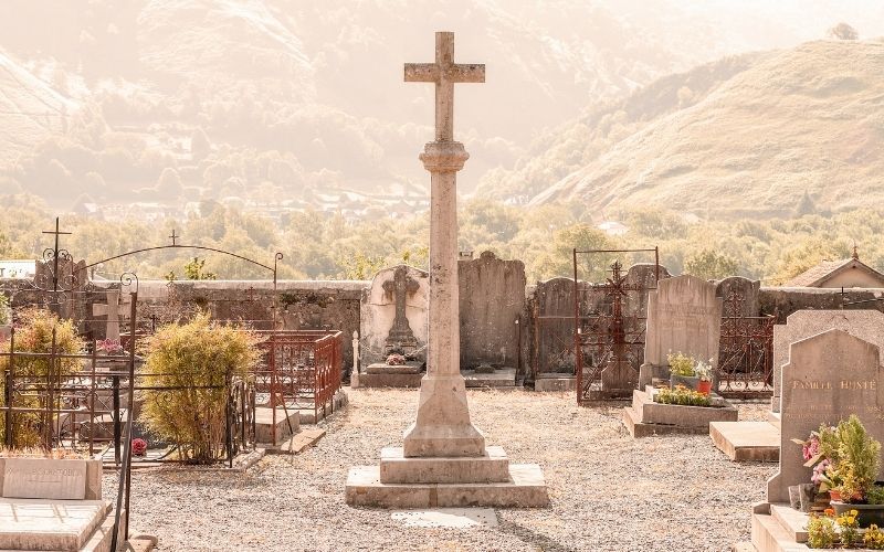 Feriado ou dia santo: o que os católicos devem fazer no dia de Finados?