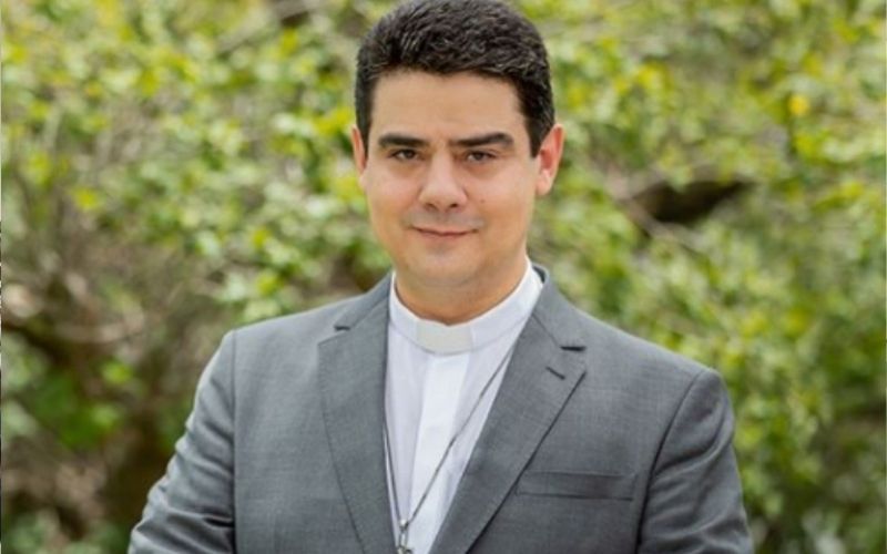 Justiça suspende novamente investigações contra Padre Robson de Oliveira