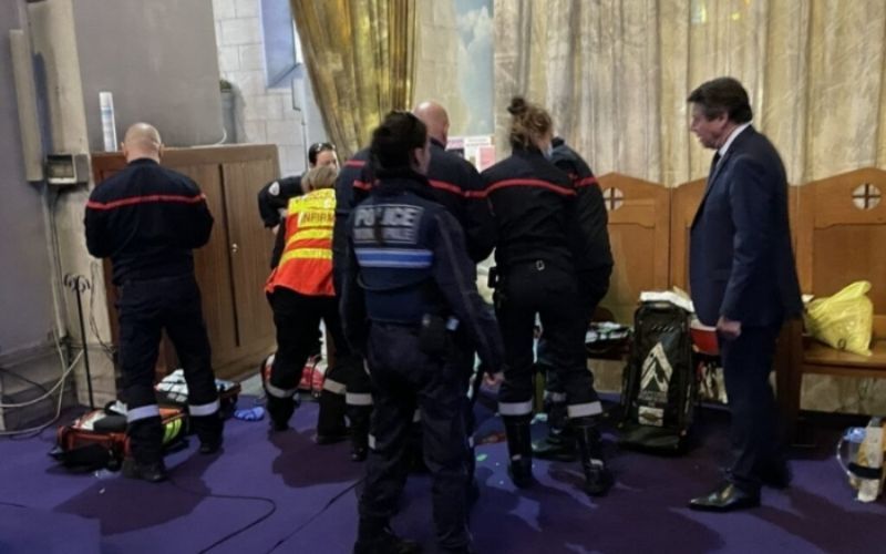 "Coragem extraordinária": Freira impede que sacerdote seja morto a facadas