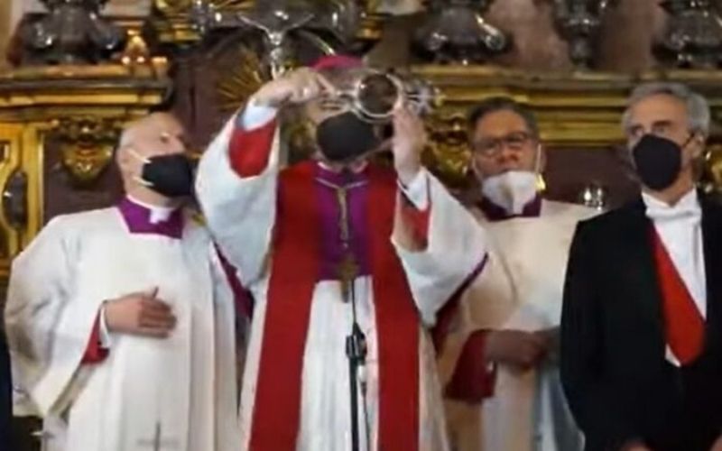 O milagre se repete! Sangue de São Januário se liquefaz pela primeira vez no ano