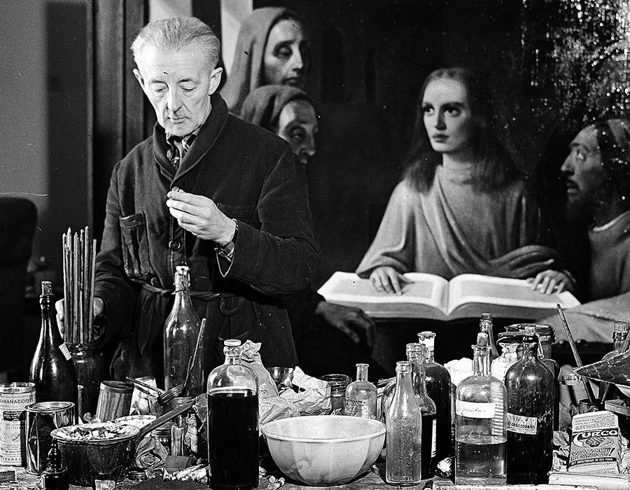 He was an art forger but he became a national hero