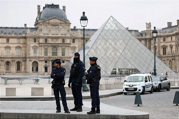 Louvre robbers could be the infamous Pink Panther gang