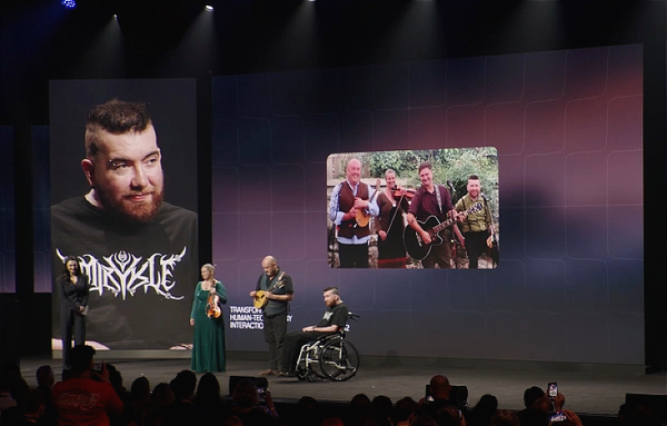 ALS stole his voice but AI let him sing again one more time