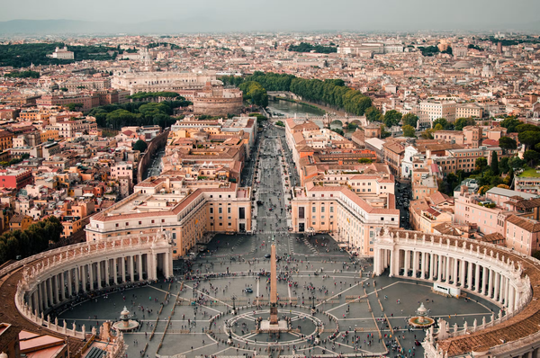 Did the Vatican steal the foreskin of Jesus as part of a secret plot?