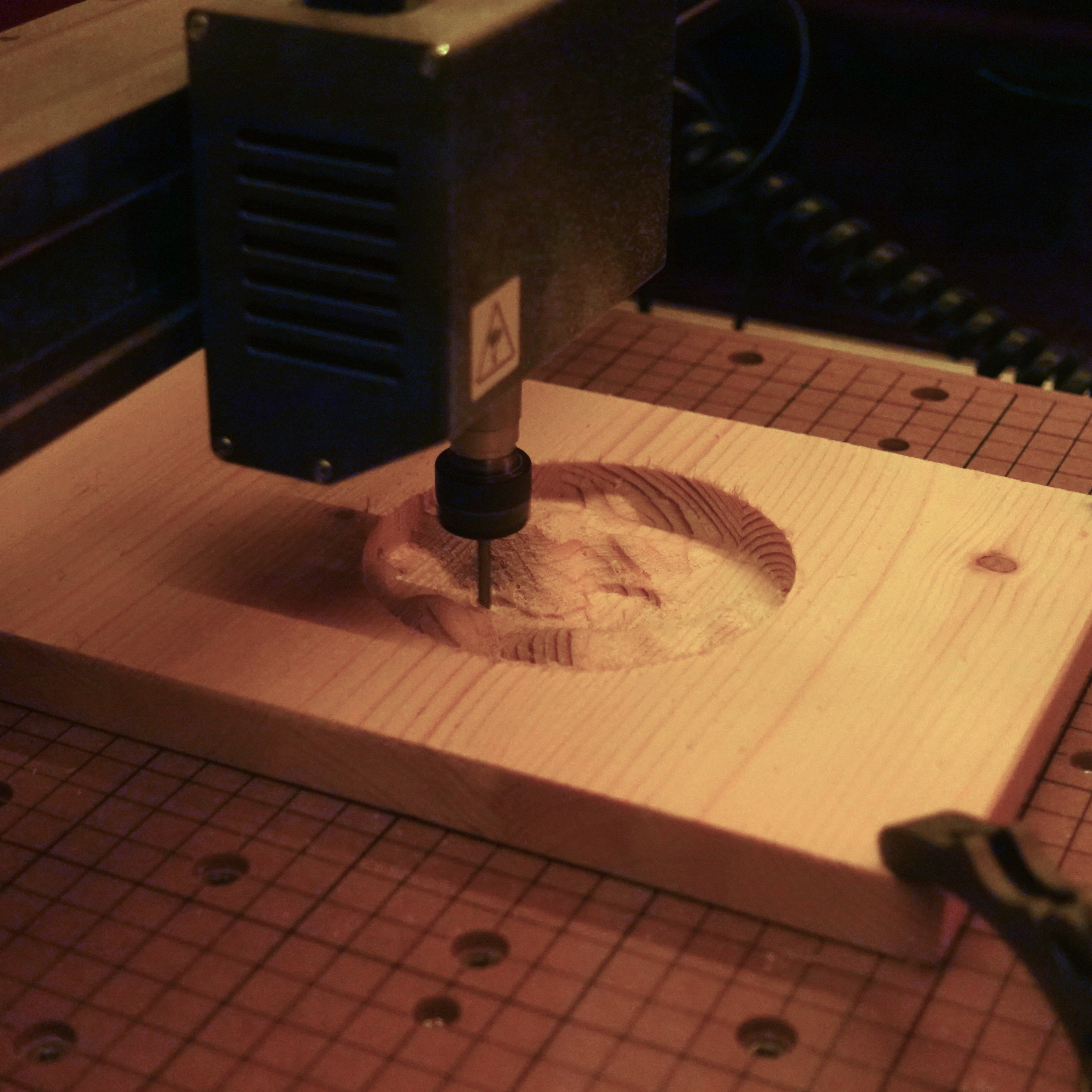CNC-cut the wooden lid