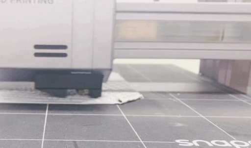 A description of a 3D printing issue where the nozzle moves over a warped edge, gets obstructed by the raised part, temporarily blocks the filament extrusion, and risks clogging if the issue persists.