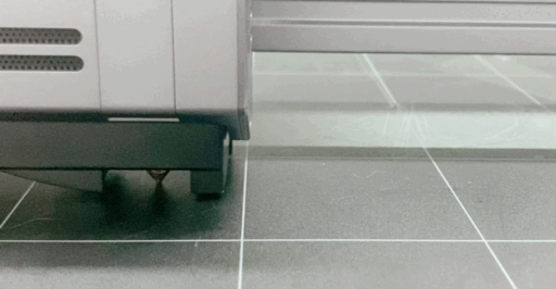 A photo of a 3D printer's print head positioned too close to the heated bed, illustrating a scenario where filament fails to extrude smoothly, accumulates in the nozzle, and causes jams after cooling, often due to inaccurate manual leveling or failure to calibrate the nozzle-to-bed distance during auto-leveling, leading to issues with the initial layer.