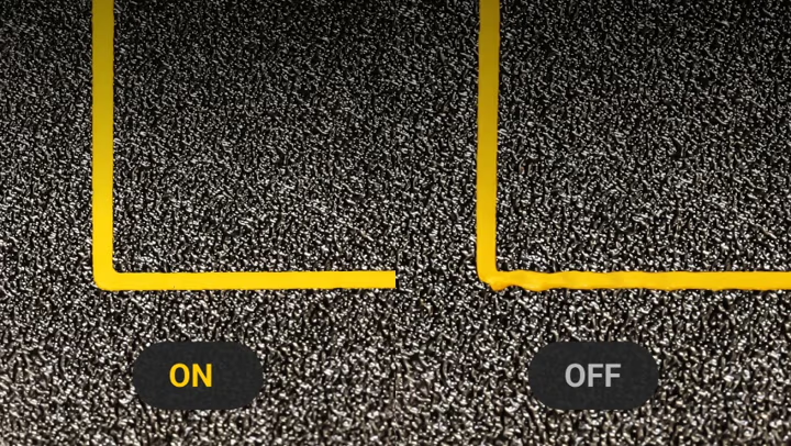 A split-screen macro shot comparing a smooth, sharp 3D printed line with the U1's vibration compensation turned 'ON' to a wavy, inconsistent line with the feature turned 'OFF'.