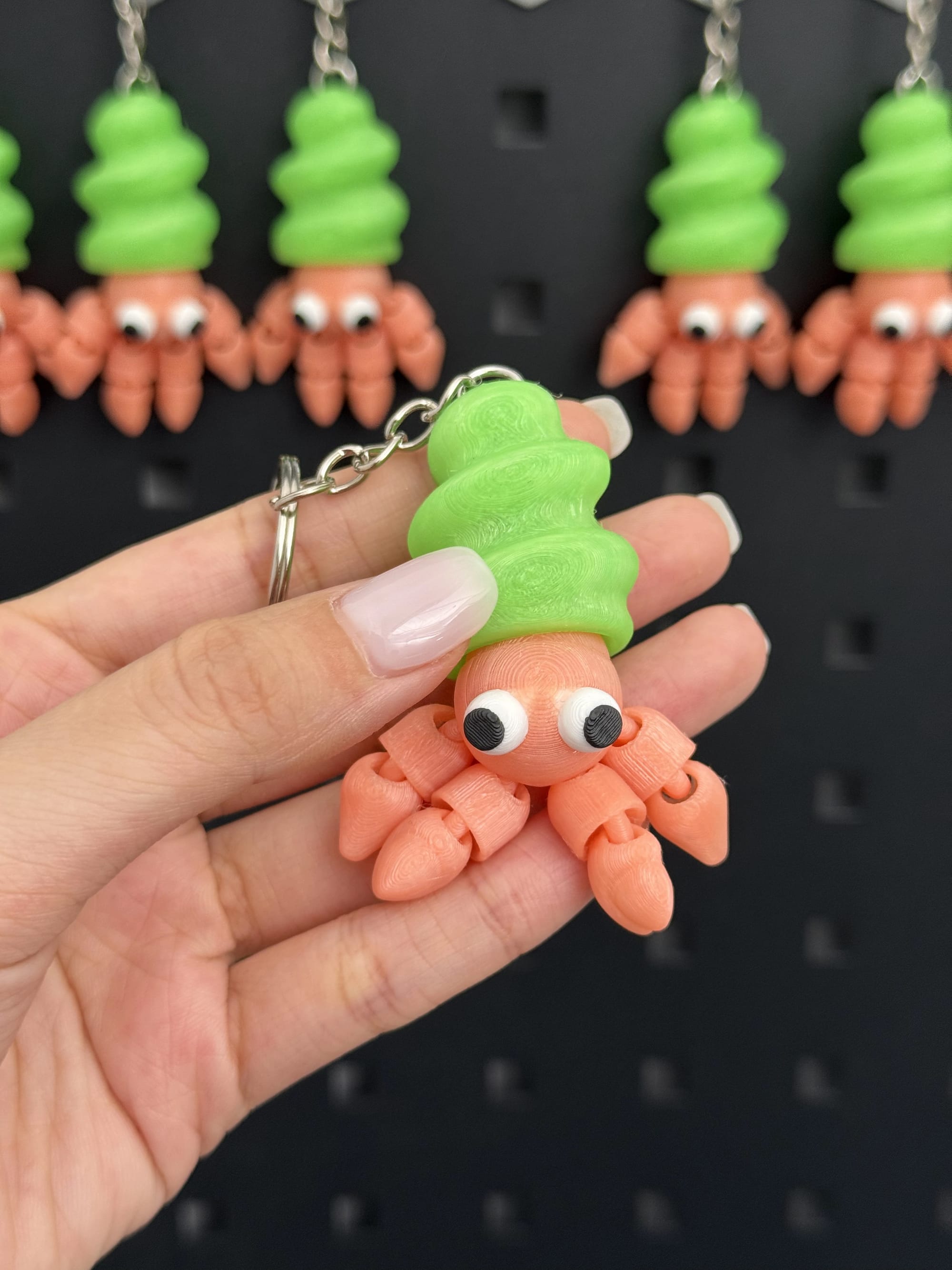 Cute 3D printed hermit crab keychains, creative personalized gifts made with 3D printing.