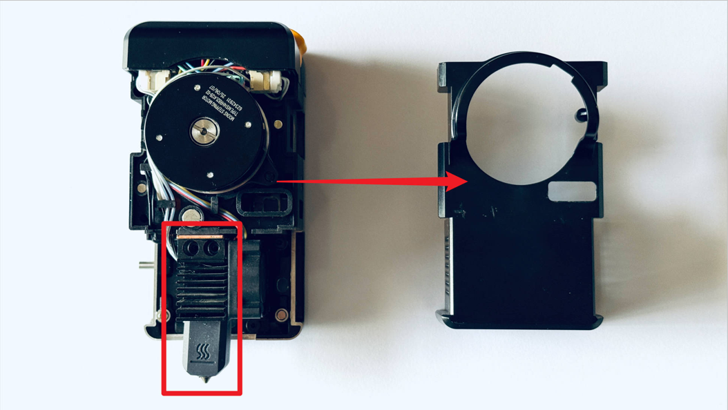 The Snapmer U1's hot end is located inside the toolhead. Remove the toolhead rear cover to replace it.